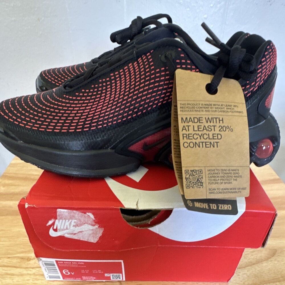 Nike Air Max DN 6Y New Low Top Lace Up Sneakers Black/Red Geometric